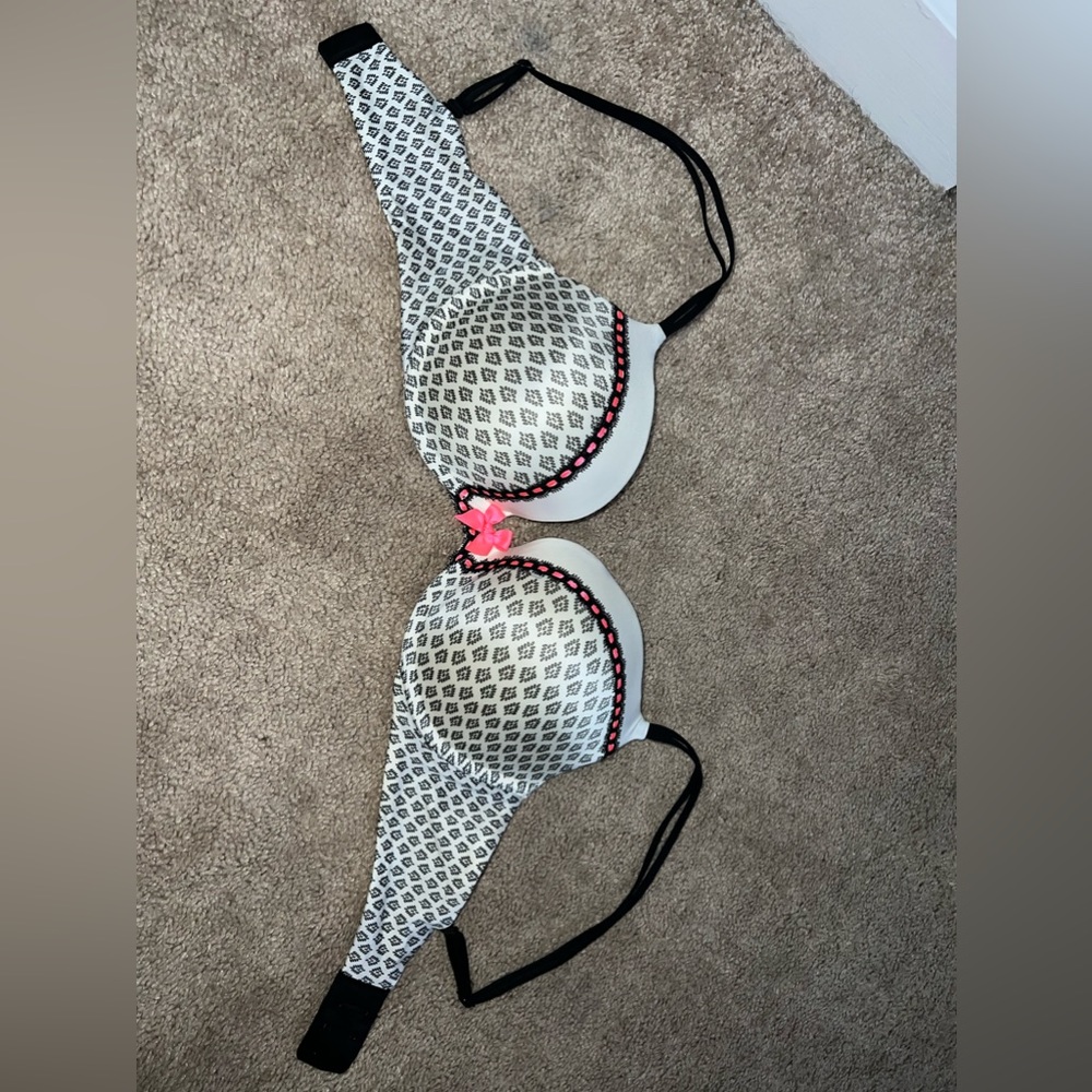 Victoria’s secret push-up bra 34DD